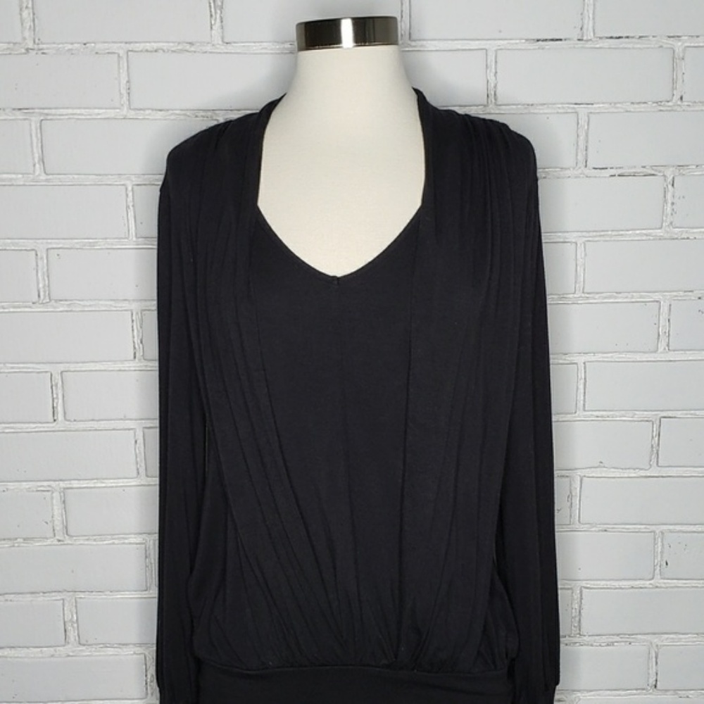 [Chelsea & Theodore] Black v-neck blouse